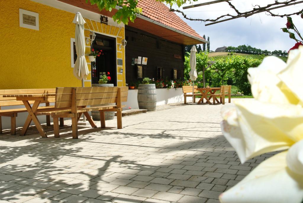 Weingut Primus Suedsteiermark Spielfeld Exterior foto