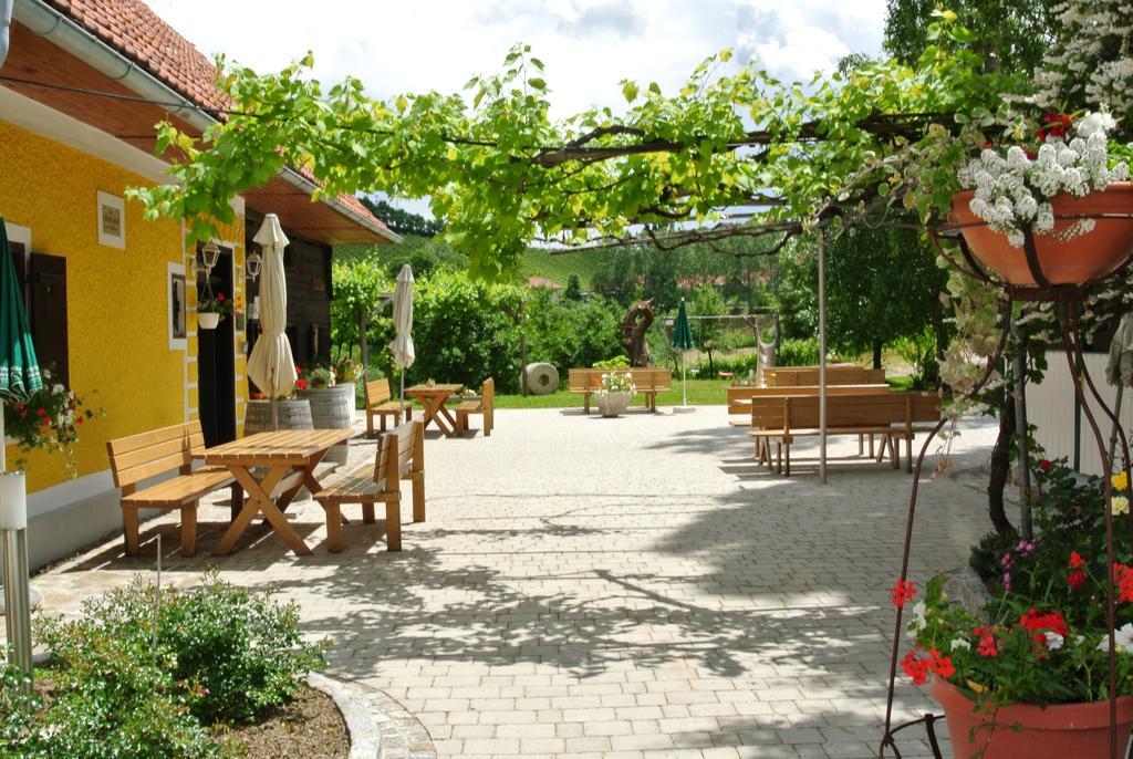 Weingut Primus Suedsteiermark Spielfeld Exterior foto