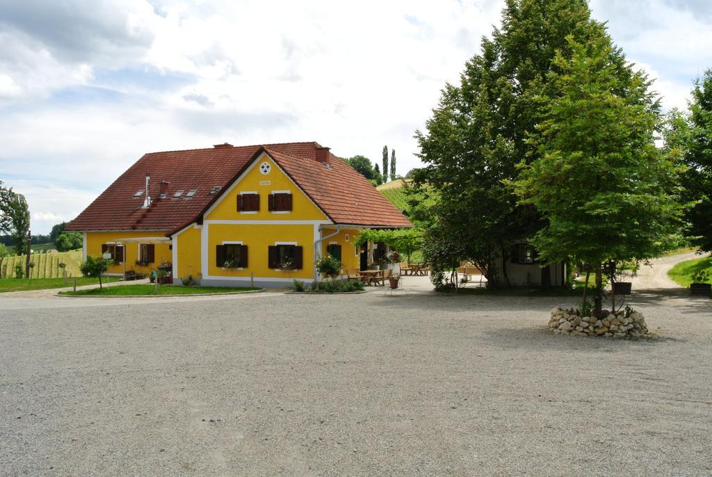 Weingut Primus Suedsteiermark Spielfeld Exterior foto