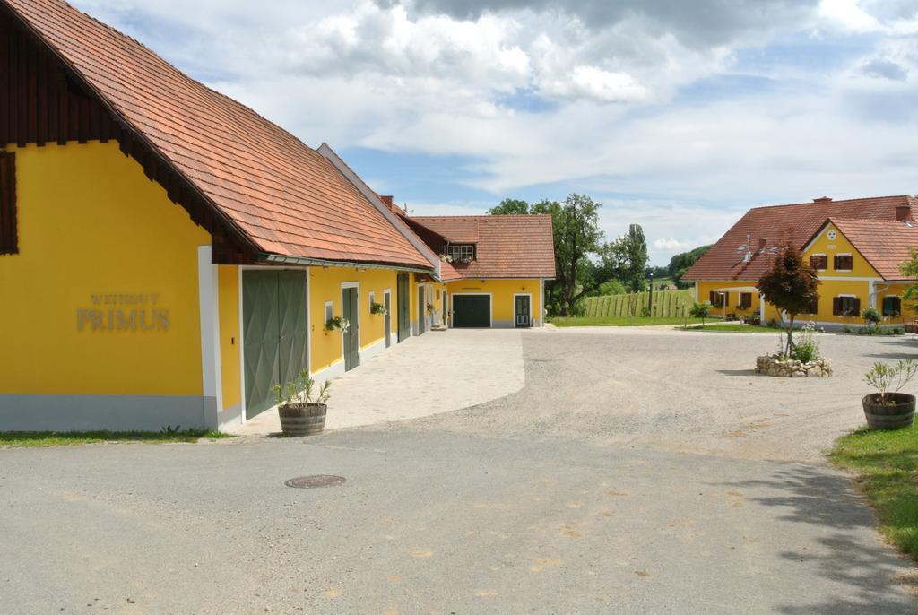 Weingut Primus Suedsteiermark Spielfeld Exterior foto