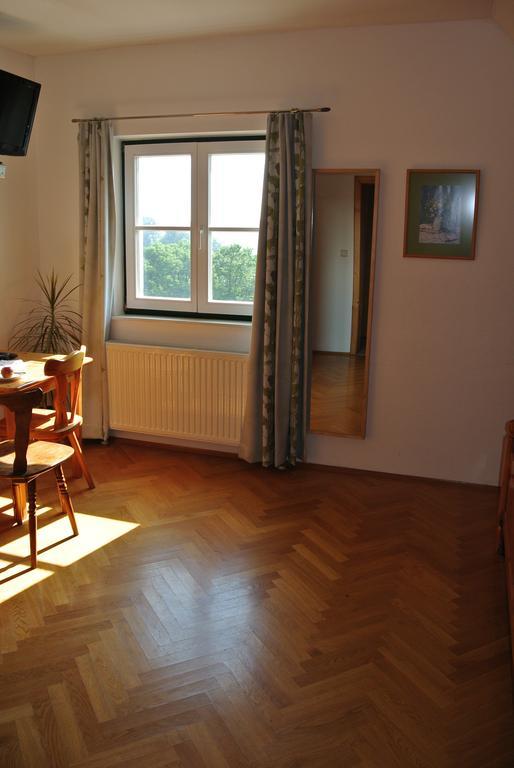 Weingut Primus Suedsteiermark Spielfeld Cameră foto