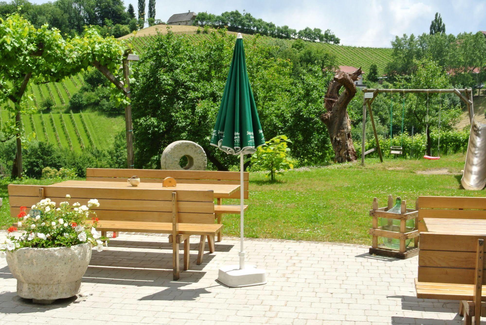 Weingut Primus Suedsteiermark Spielfeld Exterior foto